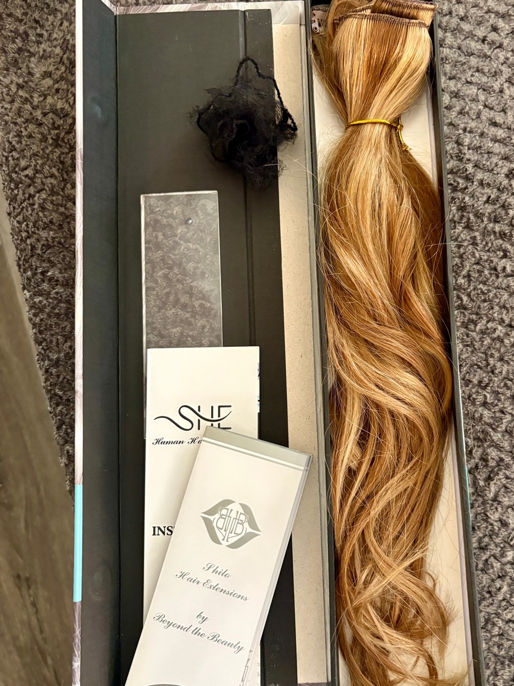 SHE Flip N Go By Shilo Halo Hair Extension #8/24 Highlight Brown
Blonde 18".